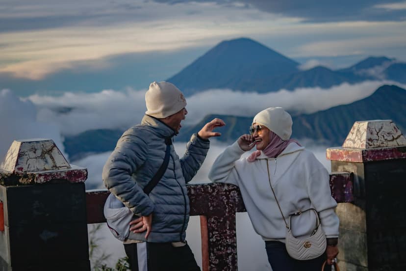 Bosen Antri di Penanjakan 1! Ini 5 Spot Sunrise Bromo Alternatif yang Tak Kalah Estetik!