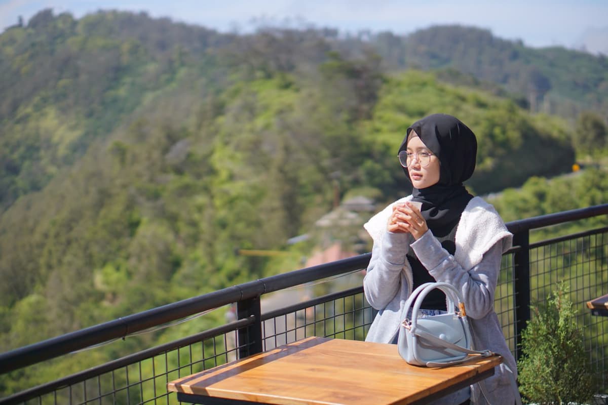 Bromo Hillside Cafe